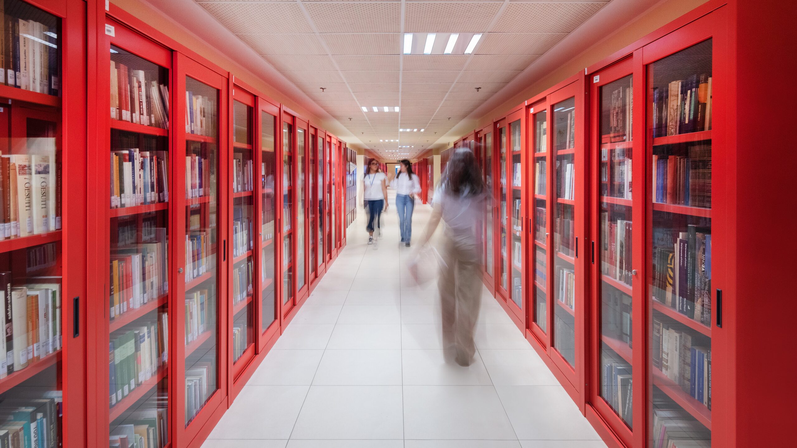 corridoio_libreria_rossa2
